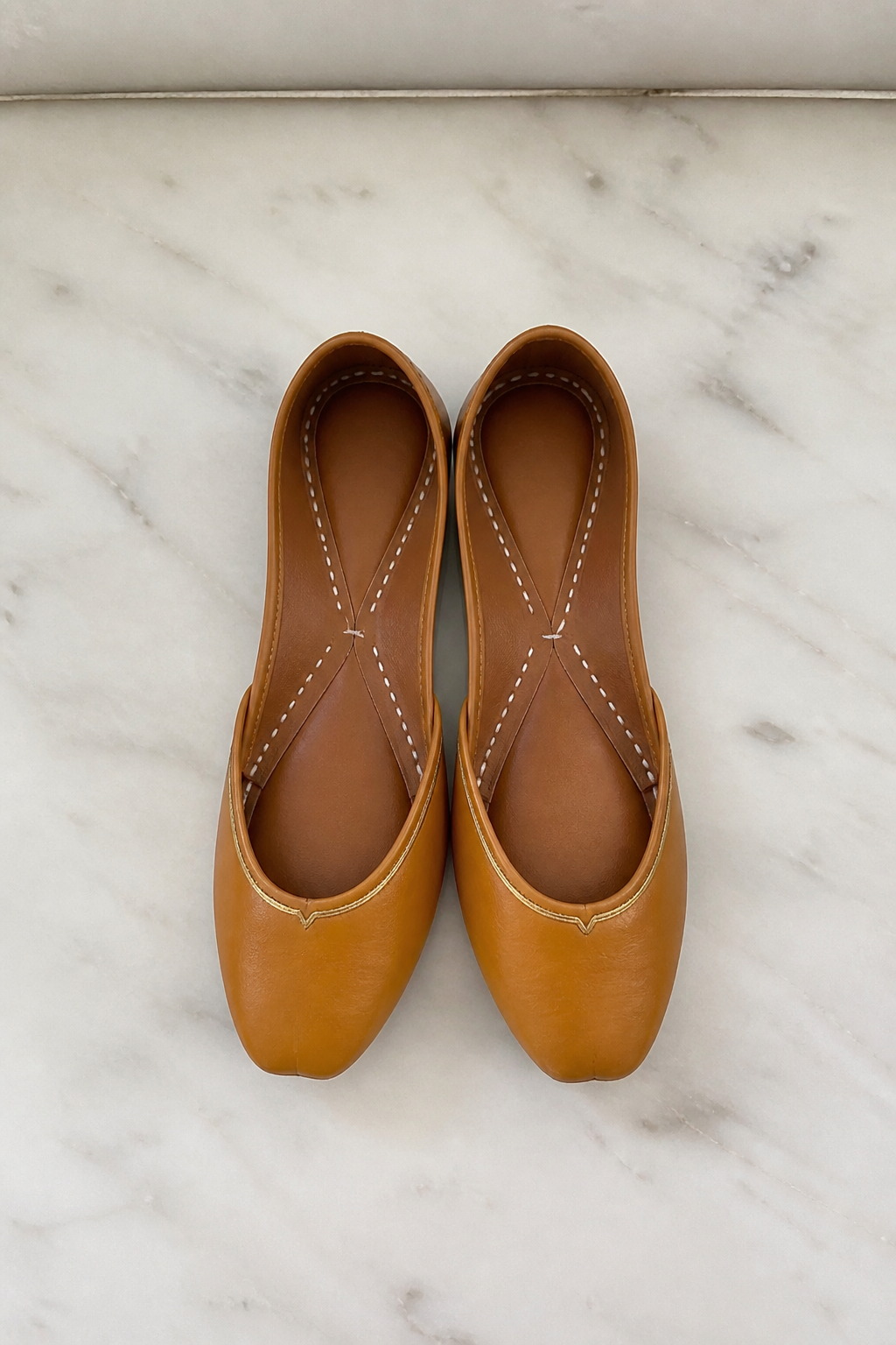 Gold embroidered jutti product photo, footwear try-on input