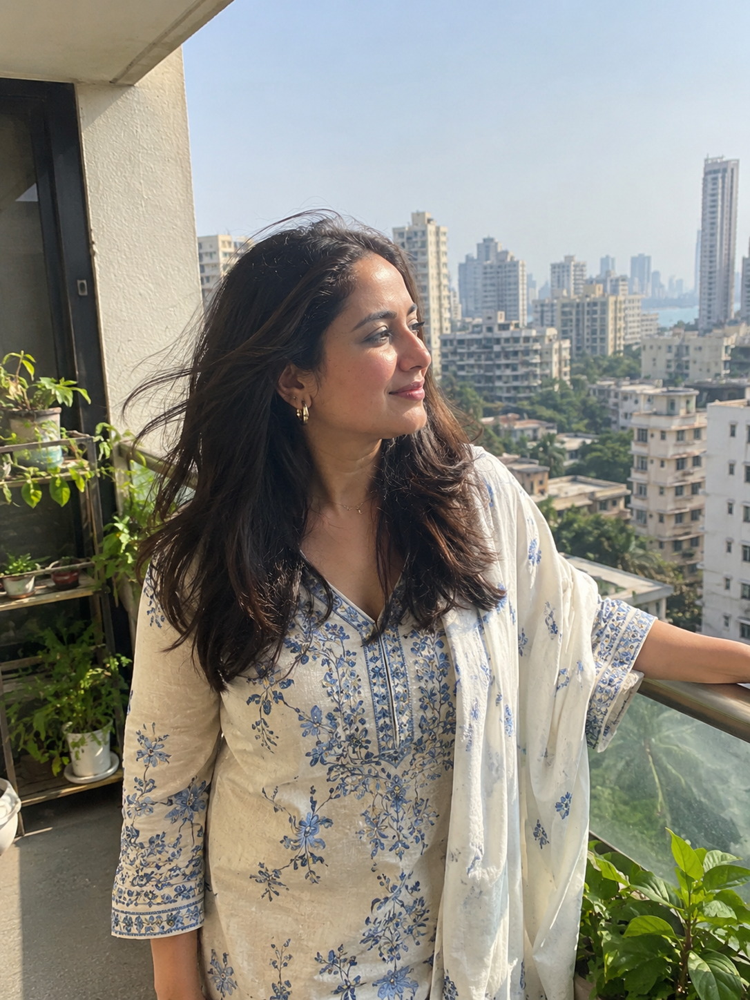 Licensed influencer on her balcony, the face brands book through InstaCollab